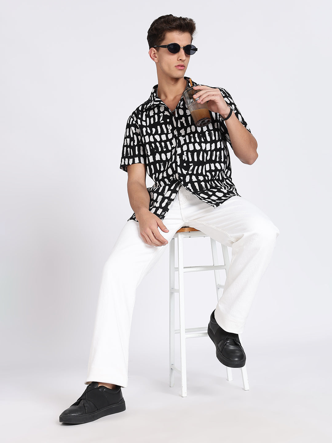 Men BW Cotton Blend Waffle Printed Shirt